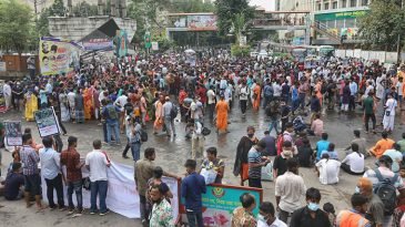 বিচারের দাবিতে ২৪ ঘণ্টার আল্টিমেটাম শাহবাগ অবরোধকারীদের