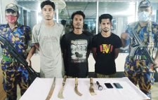 রোহিঙ্গা ক্যাম্প থেকে অস্ত্রসহ তিন ডাকাত আটক