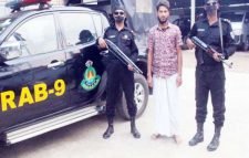 হবিগঞ্জে নারীদের অশ্লীল ভিডিও ধারণ ধরে চাঁদাবাজী, র‌্যাবের ফাঁদে ভন্ড কবিরাজ