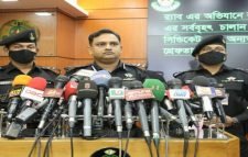 কাপড় ও আচারের আড়ালে চলতো আইস ব্যবসা