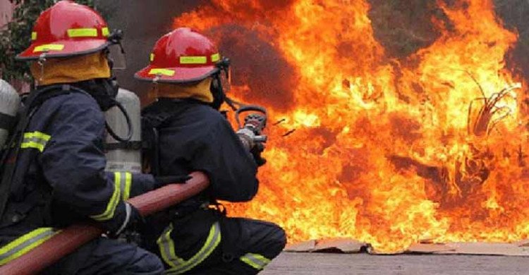 মতিঝিলে বহুতল ভবনে আগুন