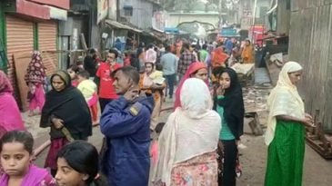 টঙ্গীর মাজার বস্তিতে ভয়াবহ আগুন