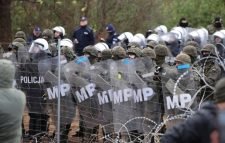 পোল্যান্ড-বেলারুশ সীমান্তে উত্তেজনা বাড়ছে, সেনা মোতায়েন