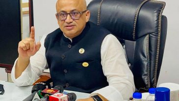 পাকিস্তান ক্রিকেটারদের পতাকা উত্তোলন মেনে নেয়া যায় না : তথ্য প্রতিমন্ত্রী