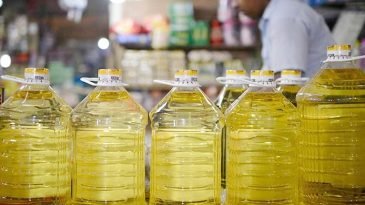 লিটারে ১৪ টাকা কমলো সয়াবিন তেলের দাম