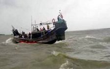 সাগরে ট্রলার ডুবি, ২০ জেলে নিখোঁজ