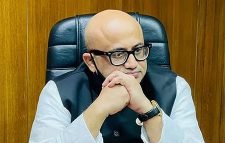 মুরাদ কানাডায় ঢুকতে পারলেন না!