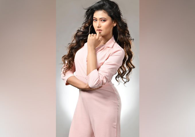 বিরতিতে অধরা