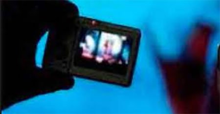 তরুণীর আপত্তিকর ছবি ধারণ, ৩০ হাজারে নিষ্পত্তি