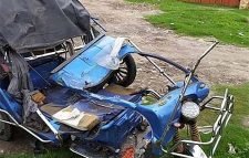 যশোরে ইজিবাইকে ট্রাকের ধাক্কা, নিহত ২