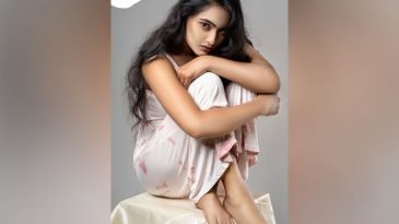 নতুন ছবিতে শারমিন আঁখি