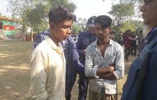 জাল ভোট দিতে এসে আটক ২