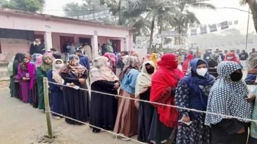 ৮৩৬ ইউপিতে ভোটগ্রহণ চলছে