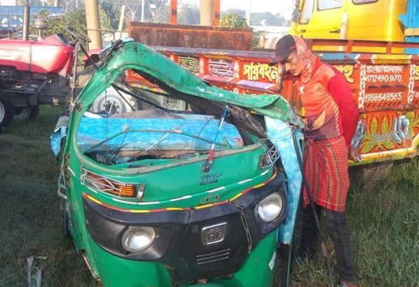 ব্রাহ্মণবাড়িয়ায় ট্রাকচাপায় প্রাণ গেল ৩ শ্রমিকের