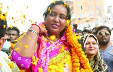 নিজস্ব বলয়ের লোকজন নিয়েই ছুটছেন আইভী