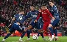 ১০ জনের আর্সেনালকে হারাতে পারেনি লিভারপুল