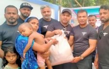 আখিরাহ টিমের পক্ষে খাদ্যসামগ্রী, সেলাই মেশিন ও রিকশা বিতরণ অনুষ্ঠিত