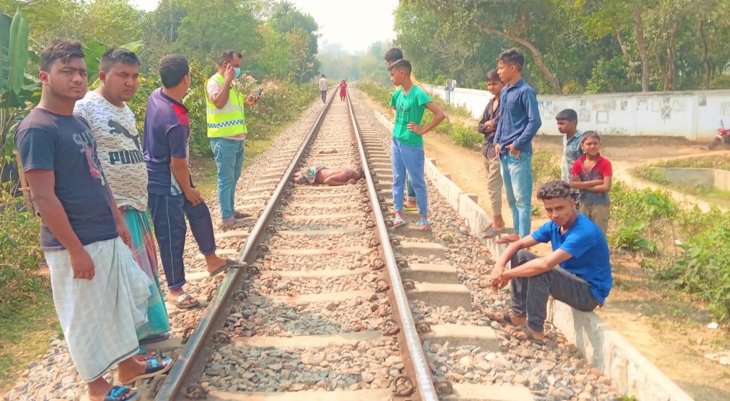 ট্রেনে কাটা পড়ে এক যুবকের মৃত্যু