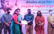 ঐতিহাসিক ৭ই মার্চ দিবস উপলক্ষে জেলা প্রশাসনের আয়োজনে সাংস্কৃতিক পুরস্কার বিতরণ আতশবাজি 