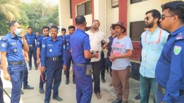 শ্রীমঙ্গলে রেলওয়ে ষ্টেশনে অবৈধ পার্কিং উচ্ছেদ অভিযান