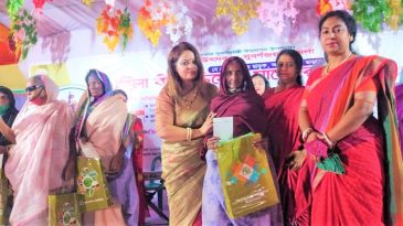 মৌলভীবাজার লেডিস ক্লাবের আয়োজনে বীর মুক্তিযোদ্ধা মায়েদের সম্মাননা 