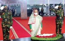 ঐতিহাসিক ৭ মার্চে বঙ্গবন্ধুর প্রতিকৃতিতে প্রধানমন্ত্রীর শ্রদ্ধা