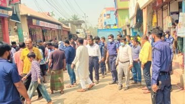 কুলাউড়া পৌর শহরে ফুটপাতে উচ্ছেদ অভিযান, ১৩ হাজার টাকা জরিমানা