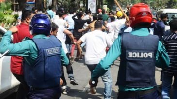 দেশে দ্রব্যমূল্যের প্রতিবাদে চট্টগ্রামে যুবদলের বিক্ষোভ সমাবেশে পুলিশের লাঠিচার্জ