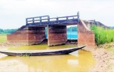 ৩০ লাখ টাকার সেতু ২০ বছর ধরে অব্যবহৃত