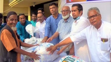 প্রবাসী আব্দুল মৌমিন এর উদ্যোগে সেহরি ও ইফতার সামগ্রী বিতরণ