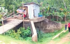 বড়লেখায় দেড়যুগ ধরে পড়ে আছে ব্রিজ : দুর্ভোগে ২৫০ পরিবার