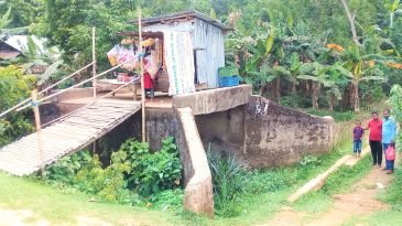 বড়লেখায় দেড়যুগ ধরে পড়ে আছে ব্রিজ : দুর্ভোগে ২৫০ পরিবার