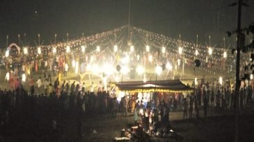 থাবল চুম্বা রোমাঞ্চকর নৃত্য ছিলো তরুণ তরুণীরা