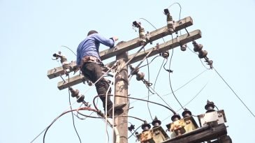 মৌলভীবাজারে ঘুষ বাণিজ্য বিদ্যুৎ অফিসে: জেলা জুড়ে চরম দূর্ভোগ  বিদ্যুৎ গ্রাহকরা