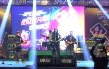 দি ফ্লাওয়ার্স কেজি এন্ড হাইস্কুলের ‘আনন্দমঠ’ নিয়ে বিরুপ প্রতিক্রিয়া