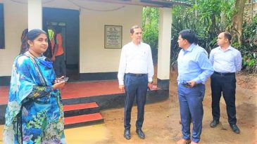 জেলা প্রশাসকের আশ্রয়ণ প্রকল্পের নির্মিতব্য গৃহসমূহ পরিদর্শন