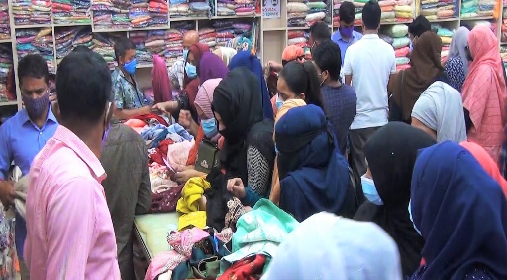 মৌলভীবাজারে জমে উঠেছে ঈদ কেনাকাটা: ক্ষুদ্র ও মাঝারী বিপণীতে ক্রেতা কম