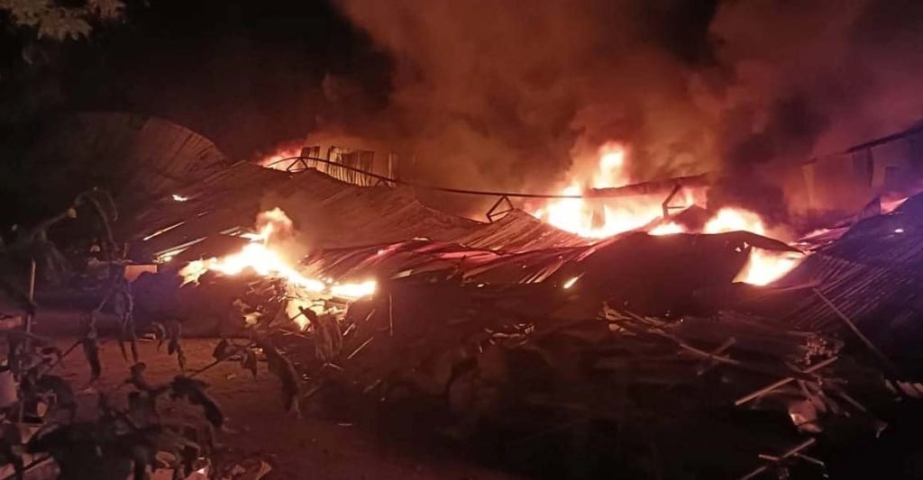 ডেমরায় সিটি গ্রুপের প্লাস্টিক গোডাউনে আগুন, নিয়ন্ত্রণে ৭ ইউনিট