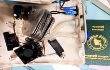 দুবাই ফেরত এক যাত্রীর কাছ থেকে বিপুল পরিমাণ স্বর্ণের চালান আটক