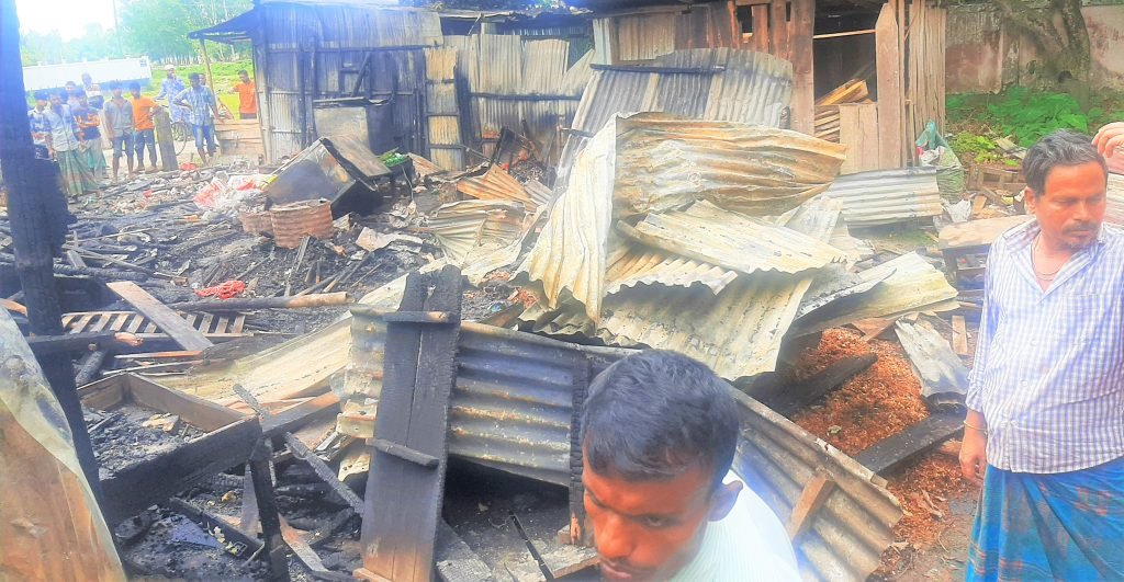 শ্রীমঙ্গল উত্তরসুর এলাকায় তিনটি দোকানে আগুনে পুড়ে ছাই