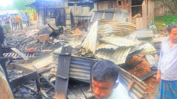 শ্রীমঙ্গল উত্তরসুর এলাকায় তিনটি দোকানে আগুনে পুড়ে ছাই