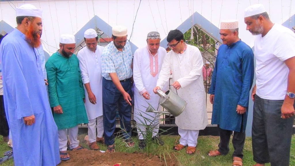 সৈয়দ শাহ মোস্তফা (র:) পৌর ঈদগাহের খেঁজুর গাছের চারা রোপন