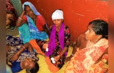 কাজে যাওয়ার পথে গাড়িতে গাছ পড়ে ২ চা শ্রমিকের মৃত্যু, আহত ১০