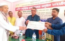 মৌলভীবাজার মৃত মেকানিক পরিবারের মাঝে চেক হস্তান্তর