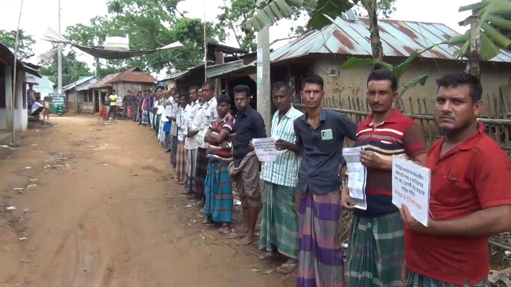 মৌলভীবাজারের বিট কর্মকর্তার দূর্নিতীর বিরুদ্ধে ও কমিটি বাতিলের দাবিতে মানববন্ধন ও প্রতিবাদ