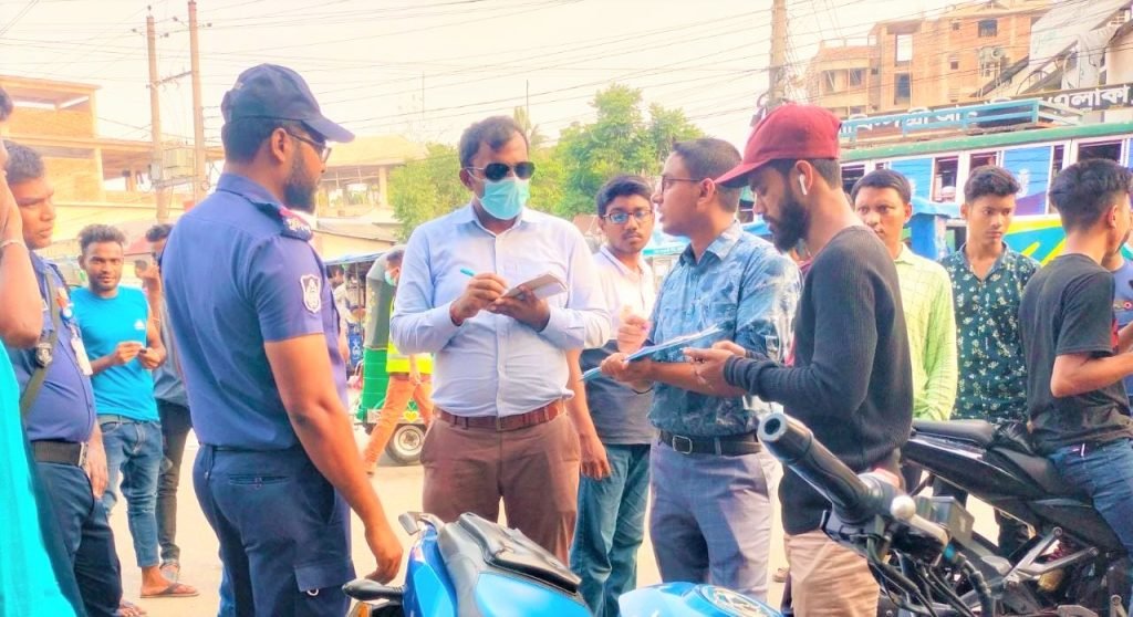 মোটরসাইকেল চালানোর অপরাধে ১৫ জনকে সর্বমোট ১৫,০০০/- টাকা অর্থদন্ড