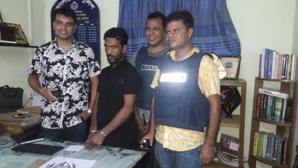 বিশেষ অভিযানে ১১১ পিস ইয়াবা সহ মাদক কারবারি গ্রেফতার