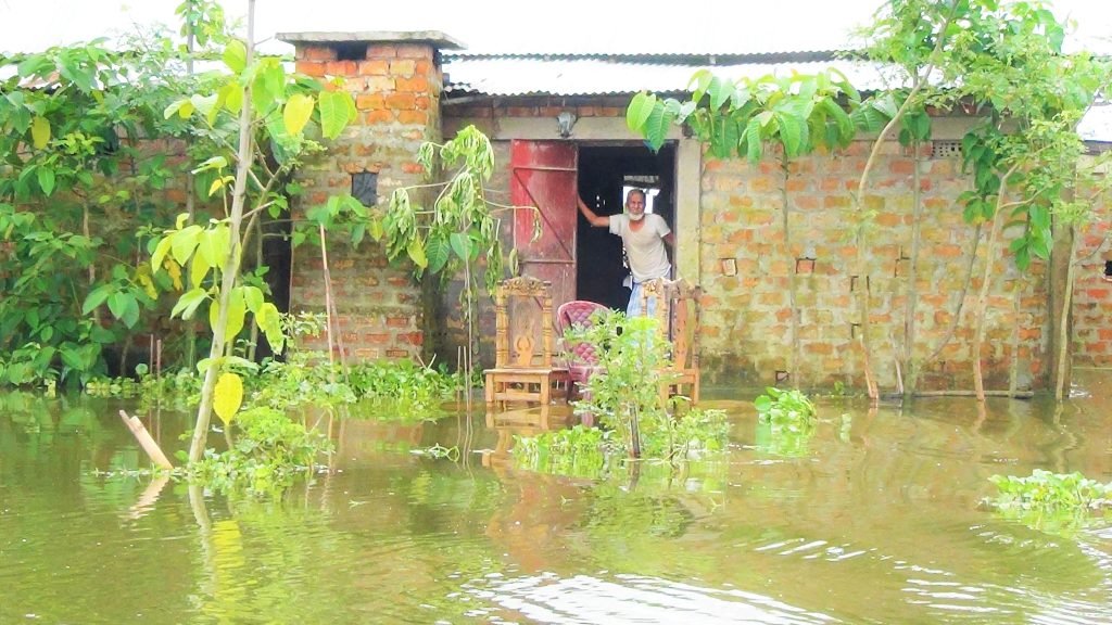 কুলাউড়ায় আশ্রয়কেন্দ্রে থাকা মানুষের দুশ্চিন্তা