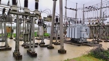 কুলাউড়ায় বন্যার পানি বাড়ায় বিদ্যুতের দুটি ফিডার বন্ধ ঘোষণা ! জুড়ী উপজেলা বিদ্যুৎহীন