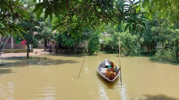  নদী পাড়ের দুই থানার মানুষের মানবেতর জীবন